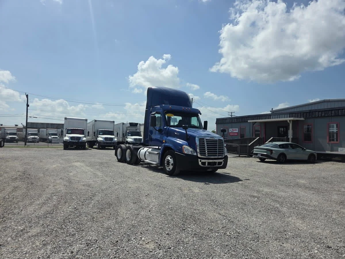 2020 Freightliner Cascadia in St. Rose, LA — photo 3