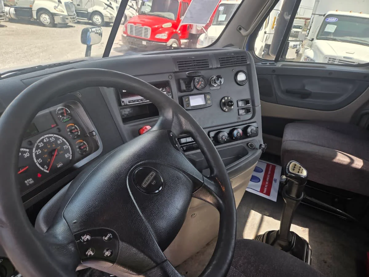 2020 Freightliner Cascadia in St. Rose, LA — photo 7