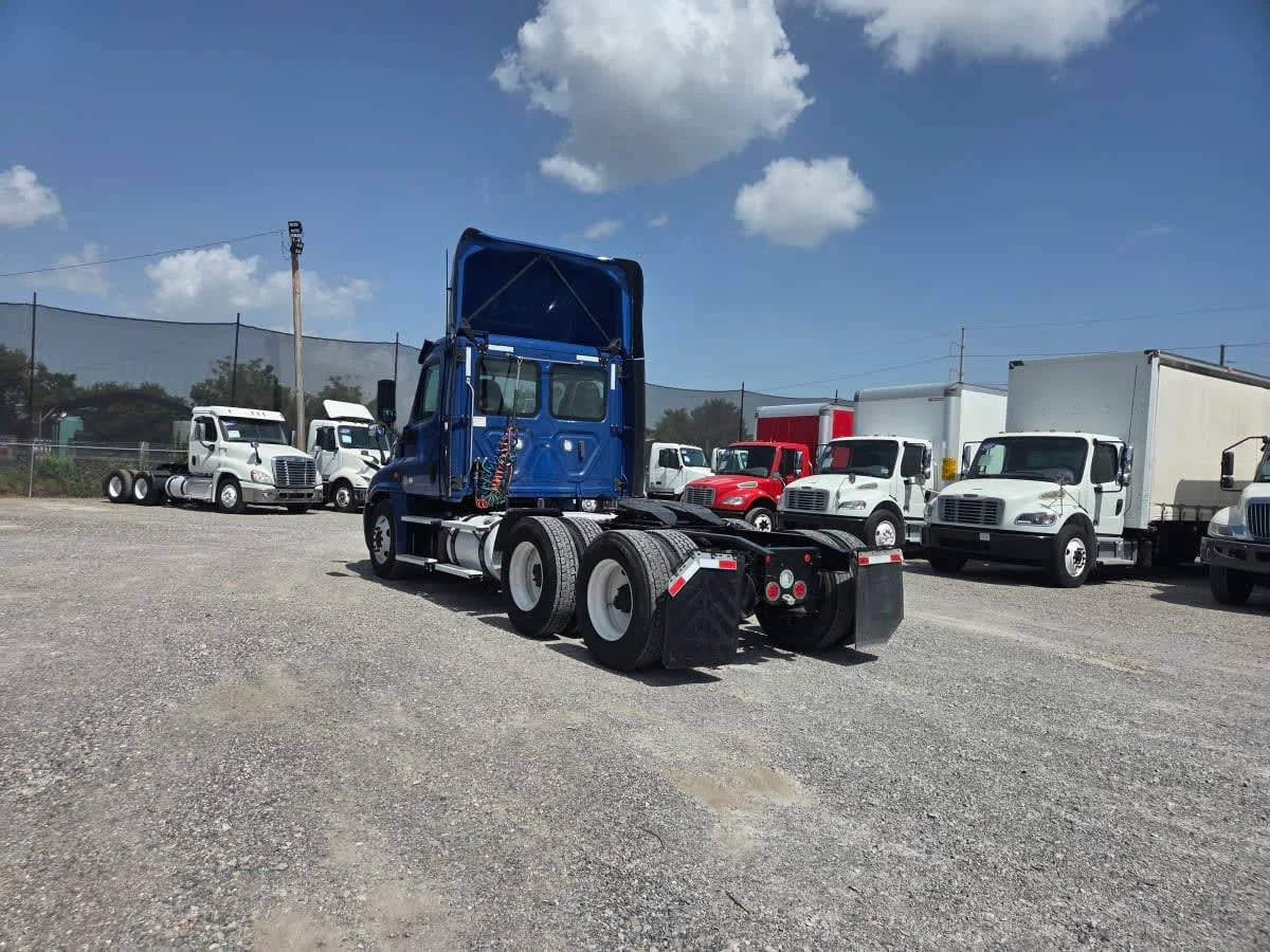 2020 Freightliner Cascadia in St. Rose, LA — photo 6