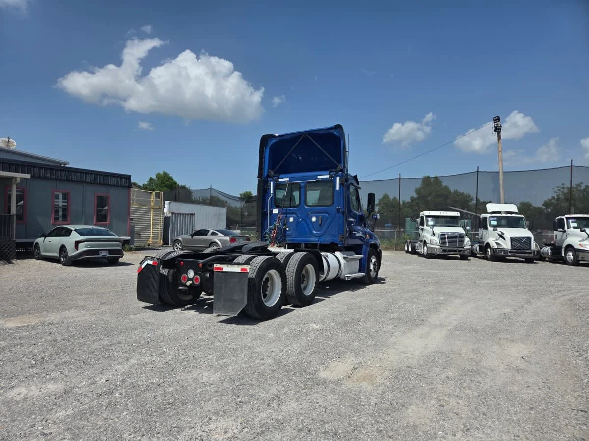 2020 Freightliner Cascadia in St. Rose, LA — photo 4