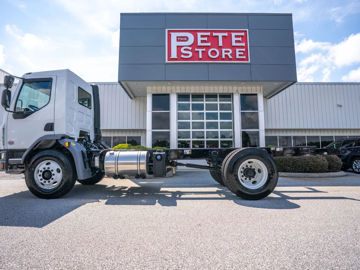 2025 Peterbilt 220EV in Duncan, SC — photo 3