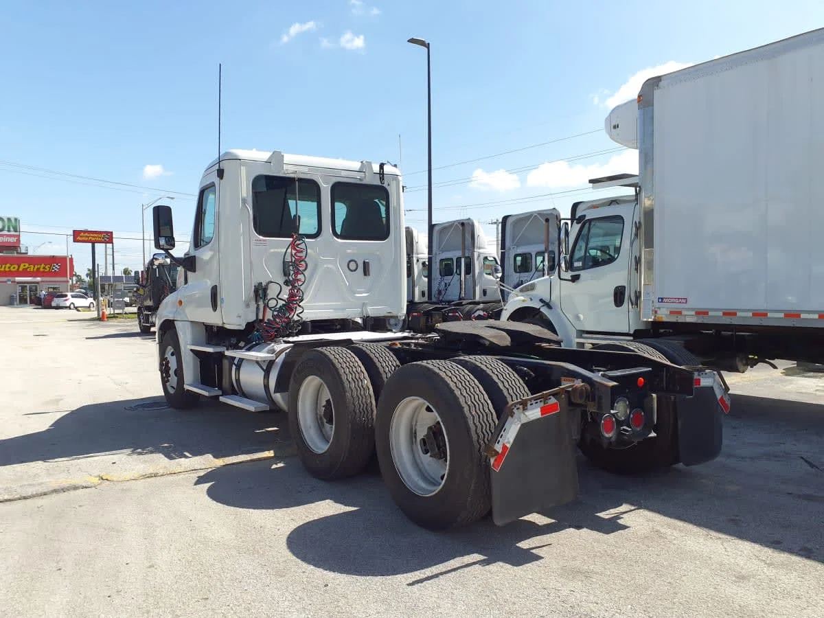 2019 Freightliner Cascadia - image 6