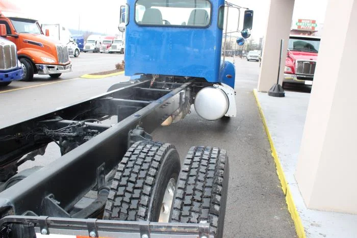 2021 Peterbilt 337 - image 7