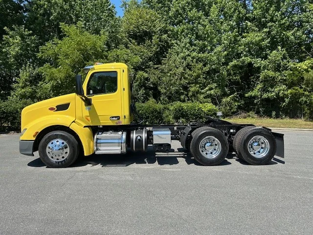 2021 Peterbilt 579 in Charlotte, NC — photo 9