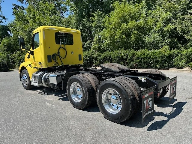 2021 Peterbilt 579 in Charlotte, NC — photo 8