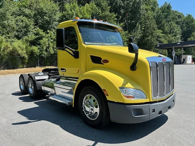 2021 Peterbilt 579 in Charlotte, NC — photo 3
