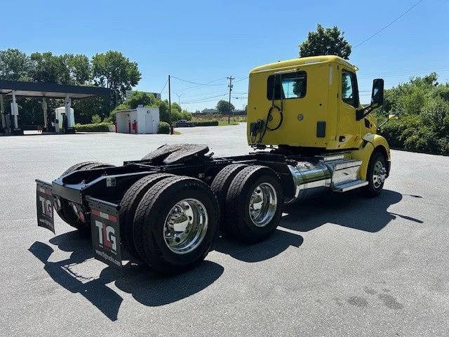 2021 Peterbilt 579 in Charlotte, NC — photo 4
