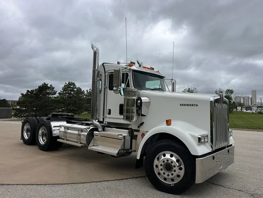 2027 Kenworth W900 in Olathe, KS — photo 6