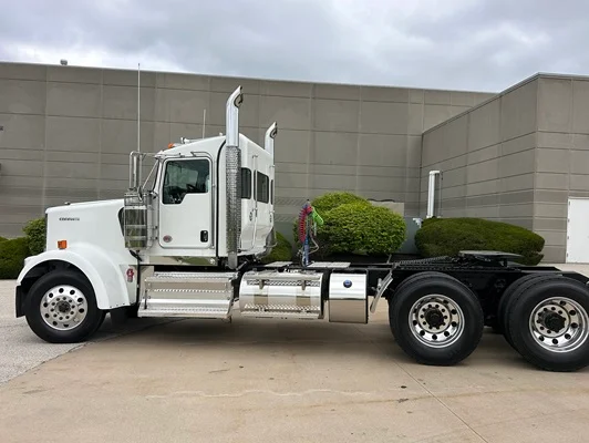 2027 Kenworth W900 in Olathe, KS — photo 21