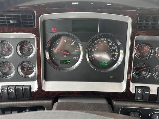 2027 Kenworth W900 in Olathe, KS — photo 28
