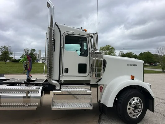 2027 Kenworth W900 in Olathe, KS — photo 10