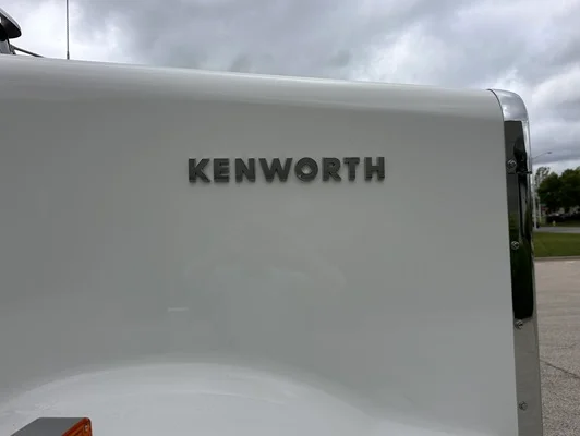2027 Kenworth W900 in Olathe, KS — photo 8