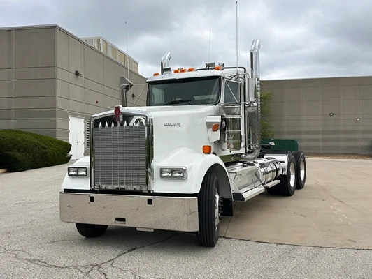 2027 Kenworth W900 in Olathe, KS — photo 3