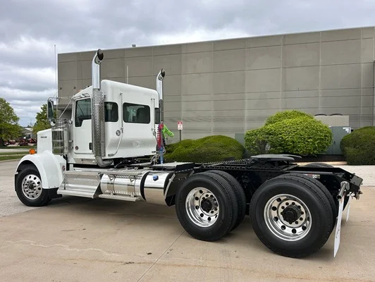 2027 Kenworth W900 in Olathe, KS — photo 19