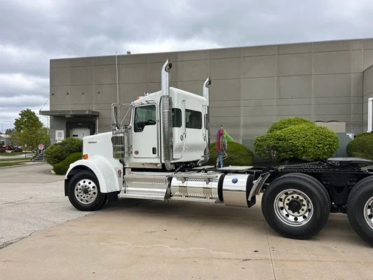 2027 Kenworth W900 in Olathe, KS — photo 20