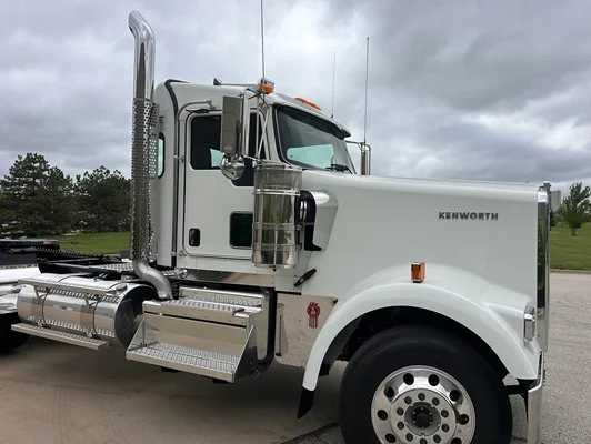 2027 Kenworth W900 in Olathe, KS — photo 9