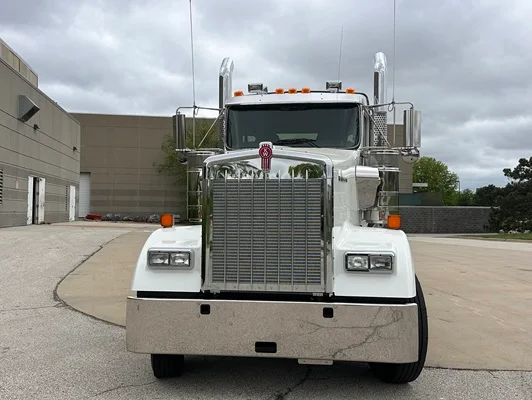 2027 Kenworth W900 in Olathe, KS — photo 4