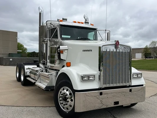 2027 Kenworth W900 in Olathe, KS — photo 5
