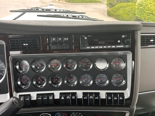 2027 Kenworth W900 in Olathe, KS — photo 27