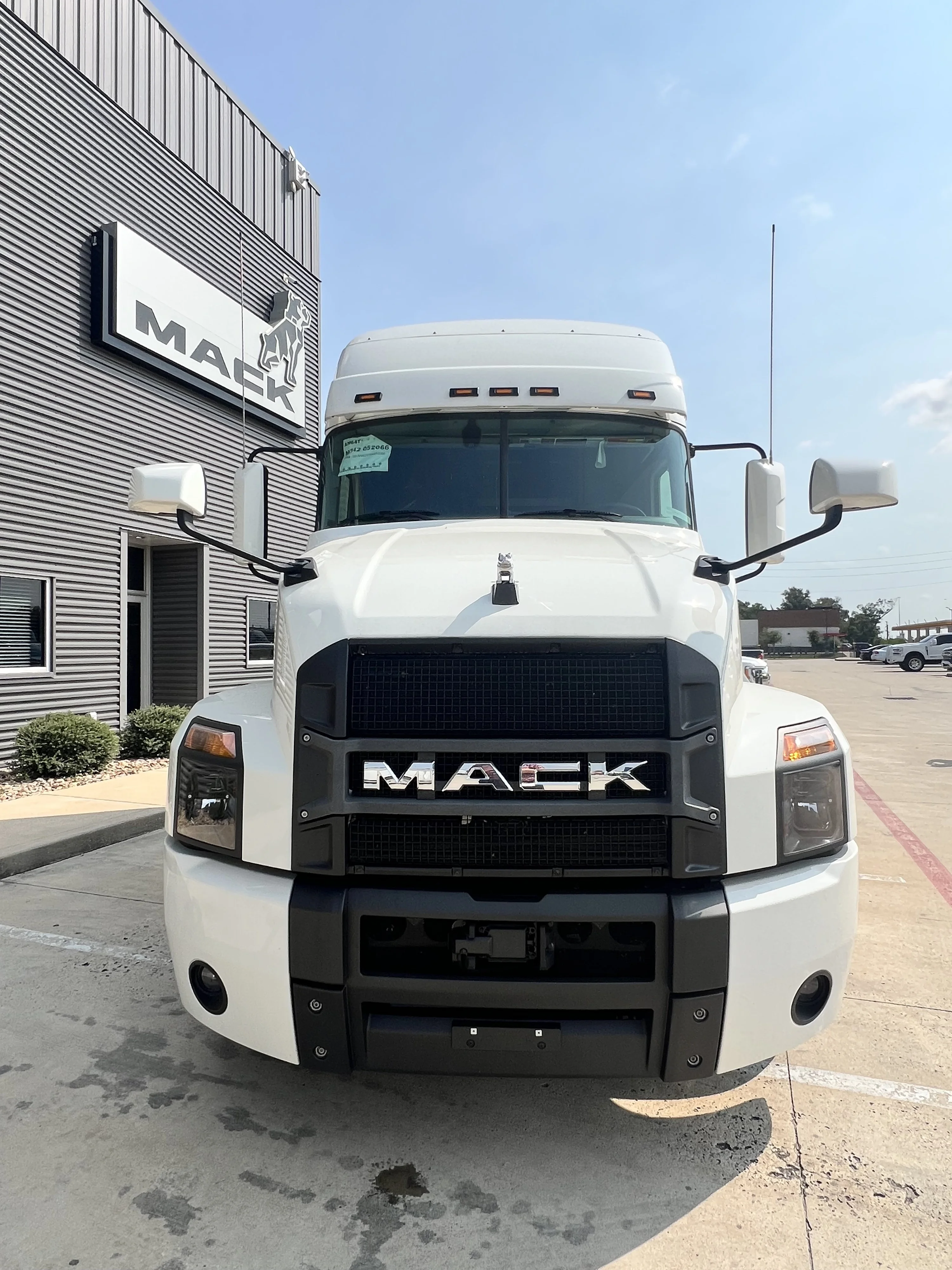 2025 Mack Anthem in Houston, TX — photo 2