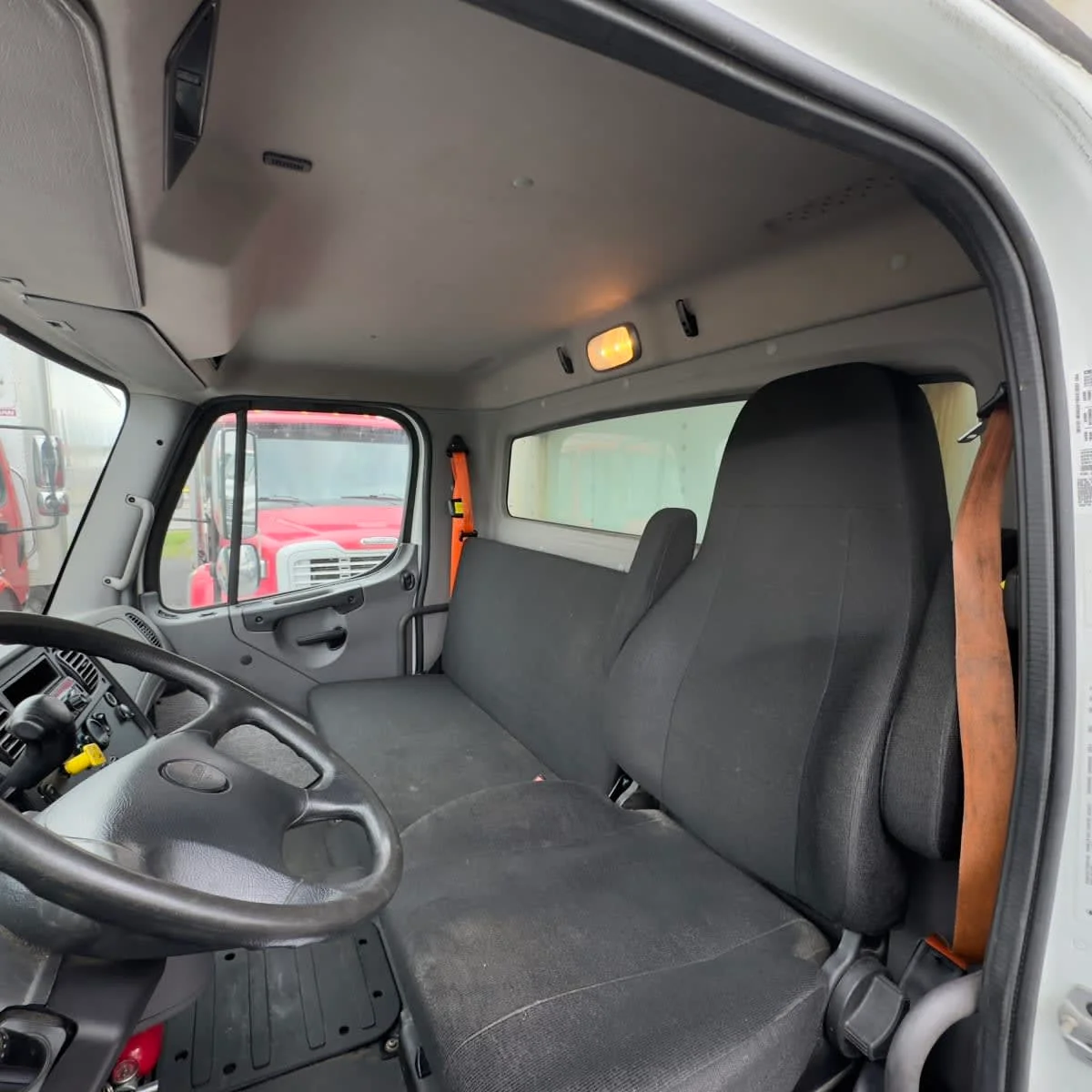 2019 Freightliner M2 106 - image 8