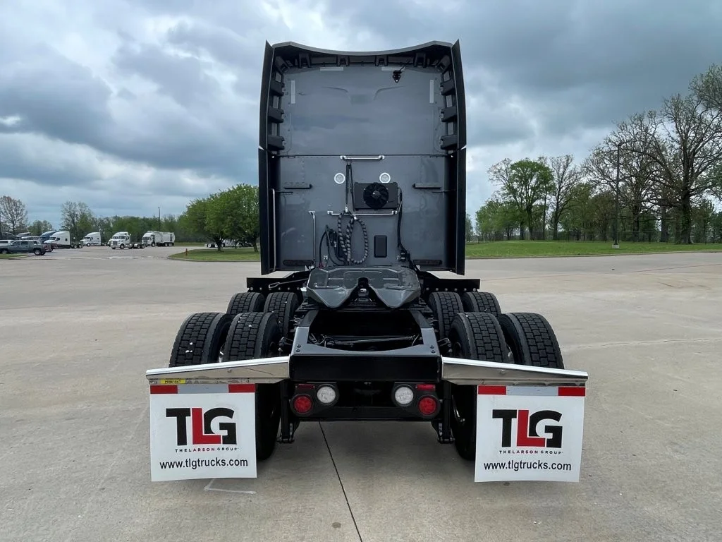 2023 Peterbilt 579 - image 4