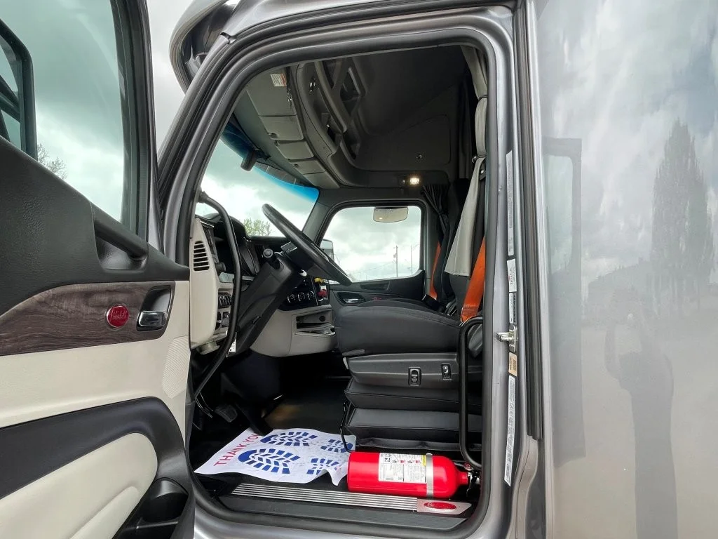 2023 Peterbilt 579 - image 10