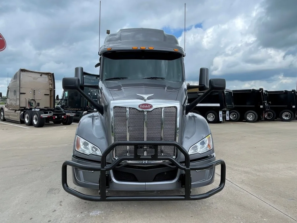 2023 Peterbilt 579 - image 8