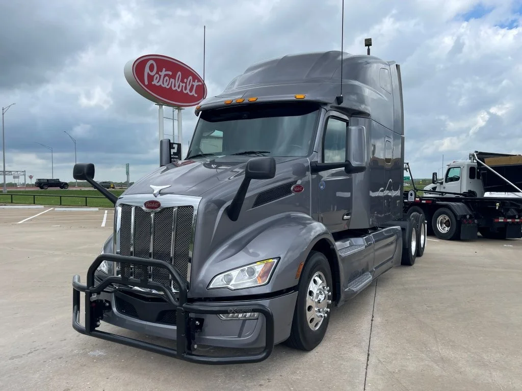 2023 Peterbilt 579 - image 1