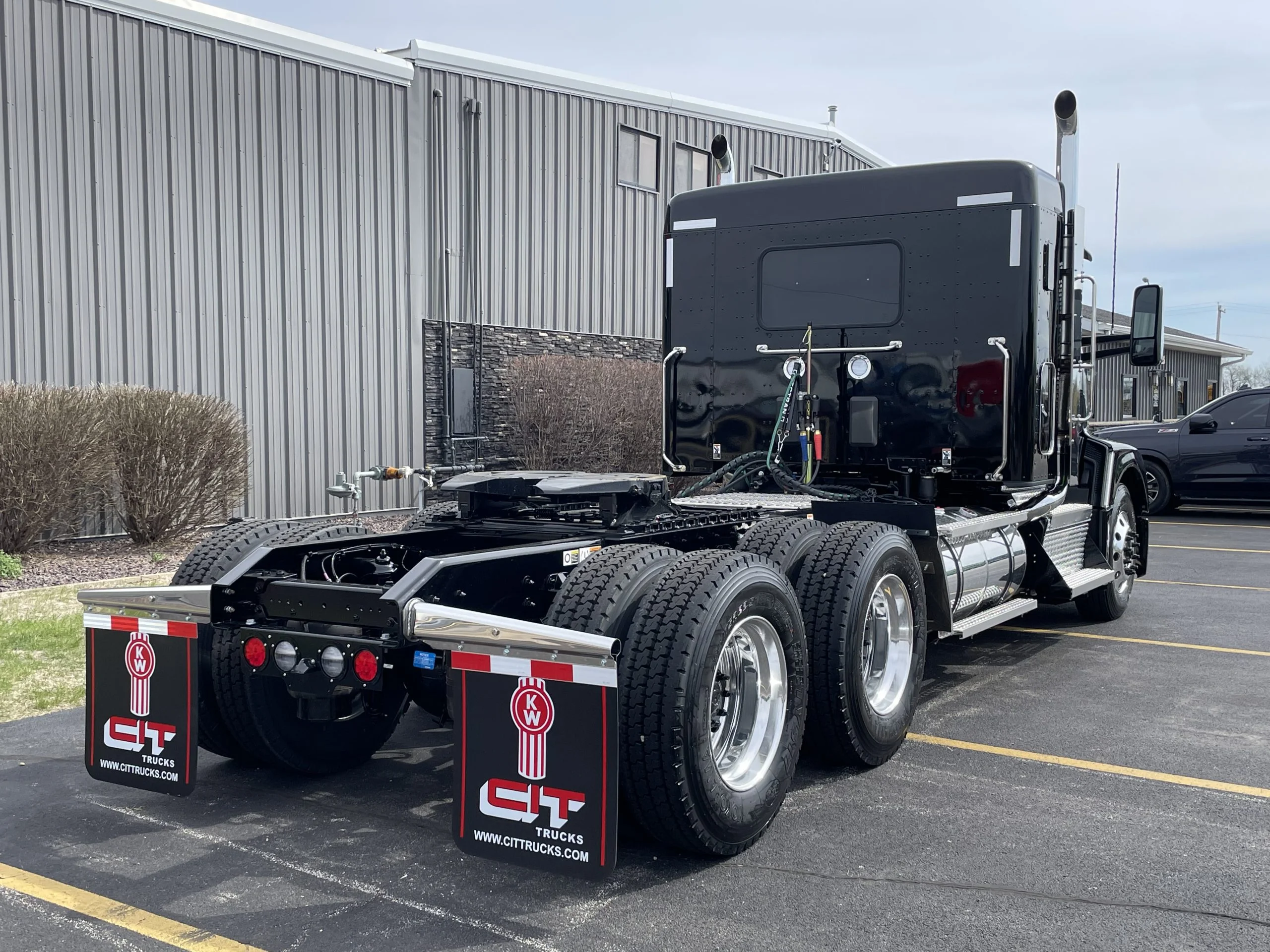 2027 Kenworth T680 - image 4