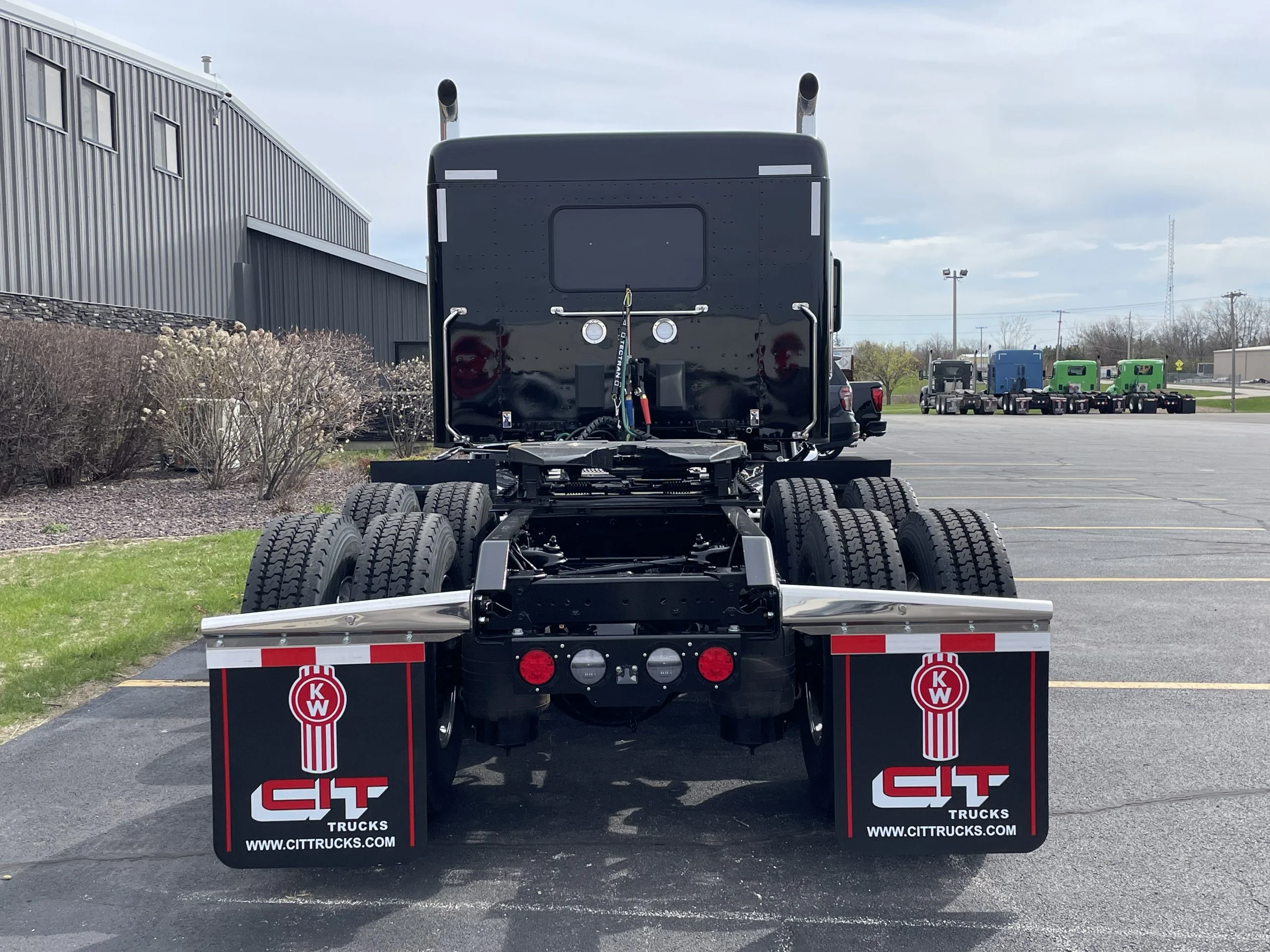 2027 Kenworth T680 - image 5