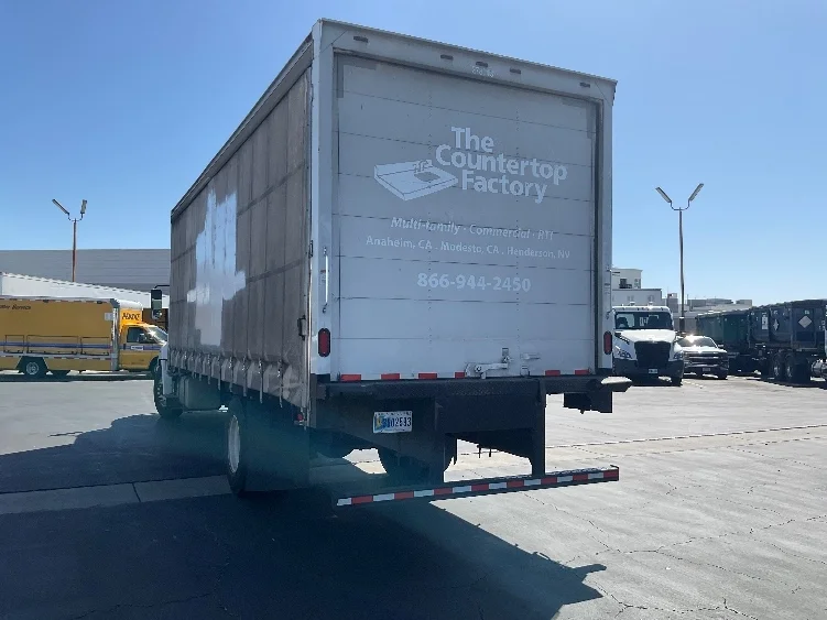 2020 Hino 268 - image 6