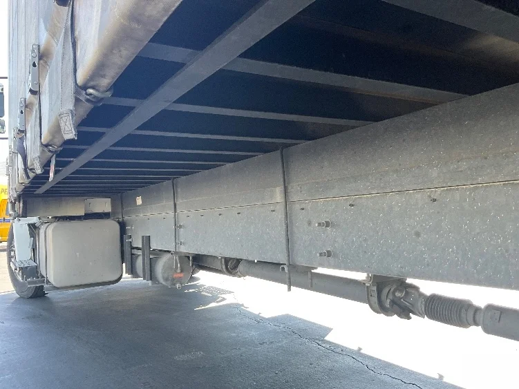 2020 Hino 268 - image 5