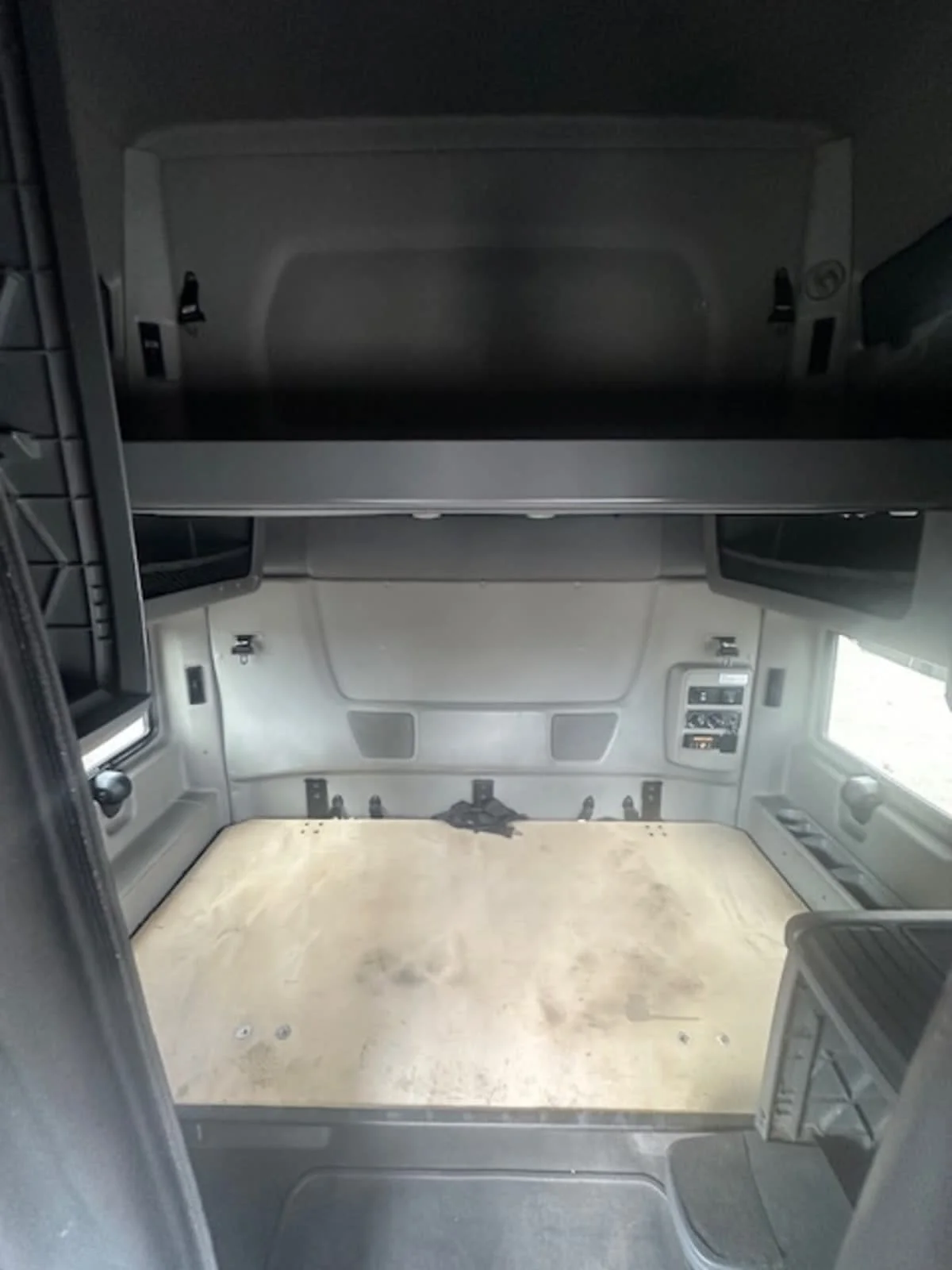 2020 International LT in Converse, TX — photo 8