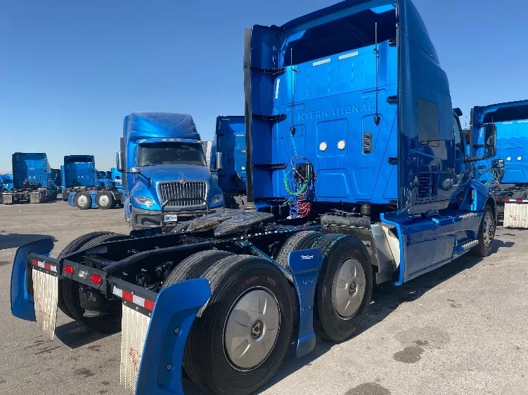 2020 International LT - image 7