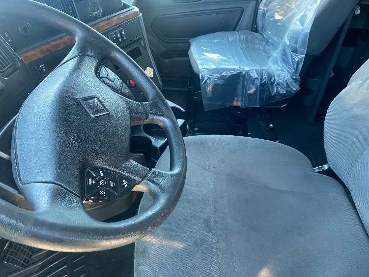 2020 International LT - image 10