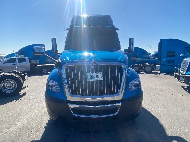 2020 International LT - image 2