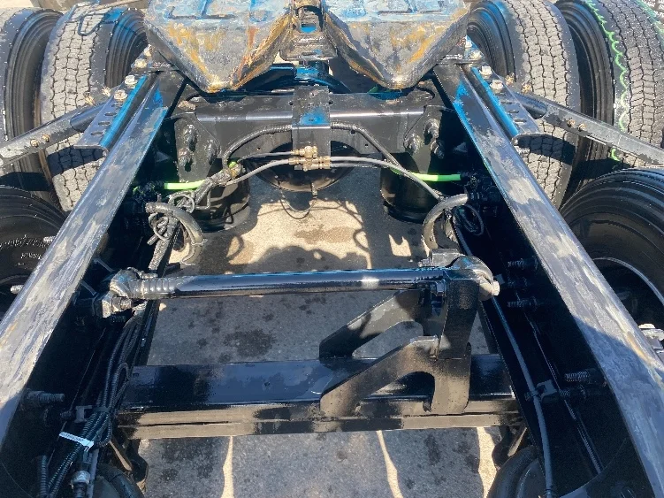 2020 International LT - image 6