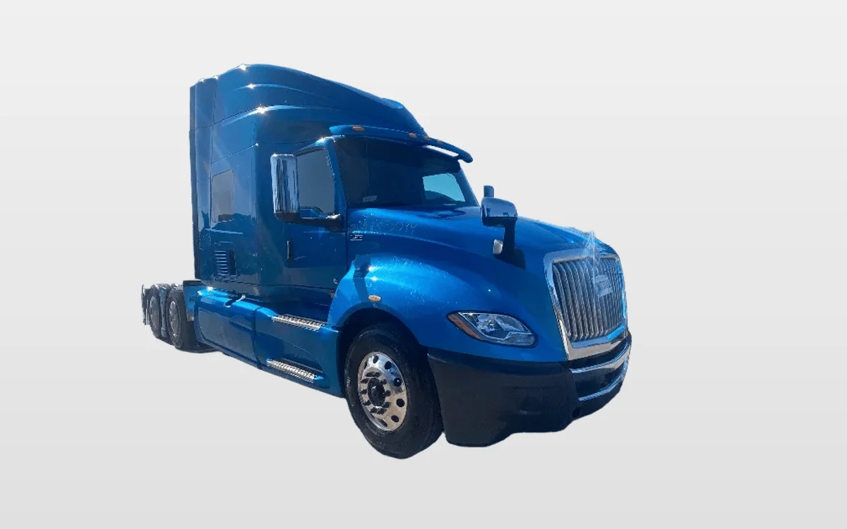 2020 International LT - image 1