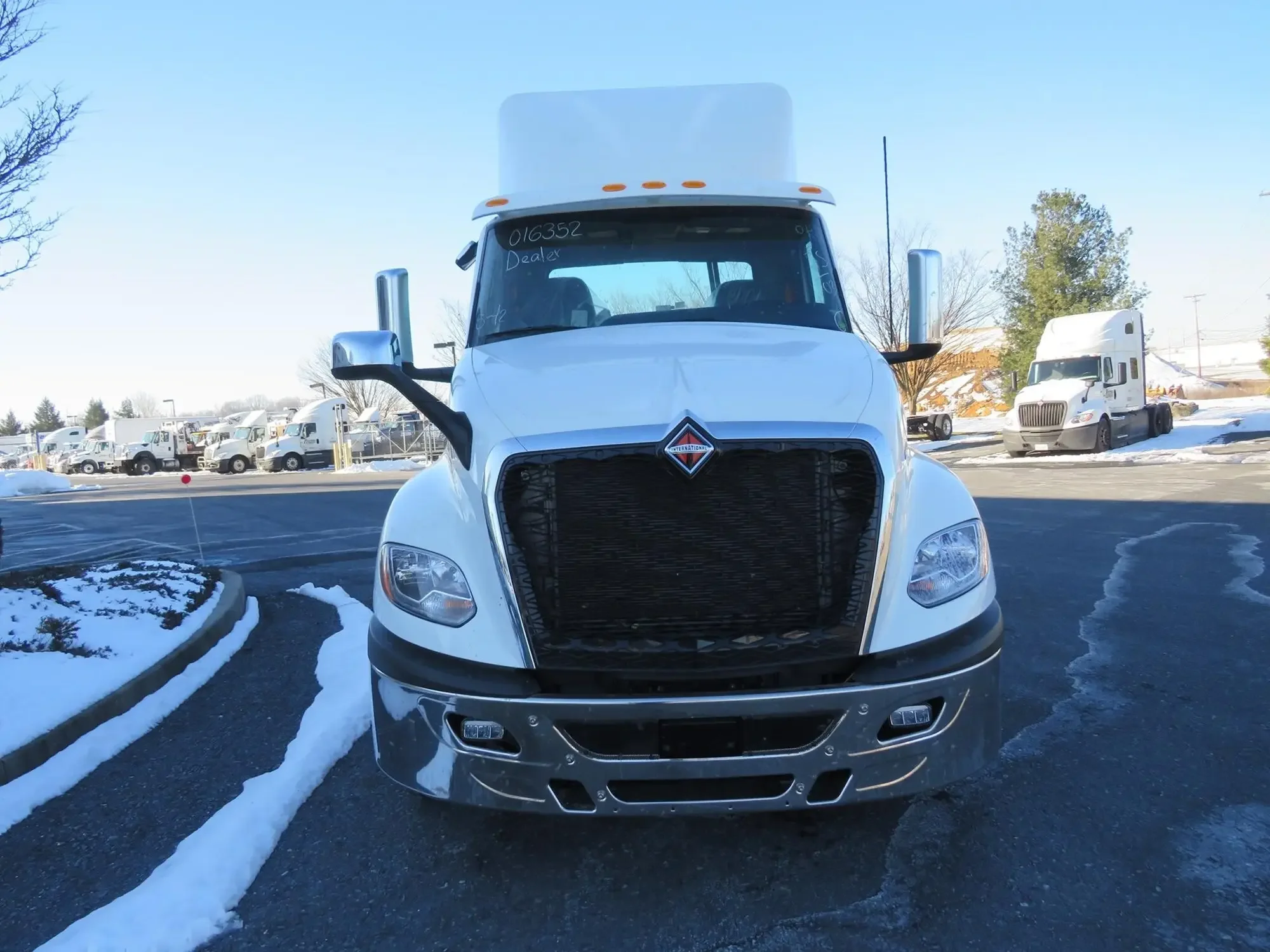 2025 International LT - image 3