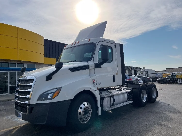 2019 Freightliner Cascadia in Sturtevant, WI — photo 3