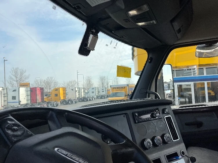 2019 Freightliner Cascadia in Sturtevant, WI — photo 10