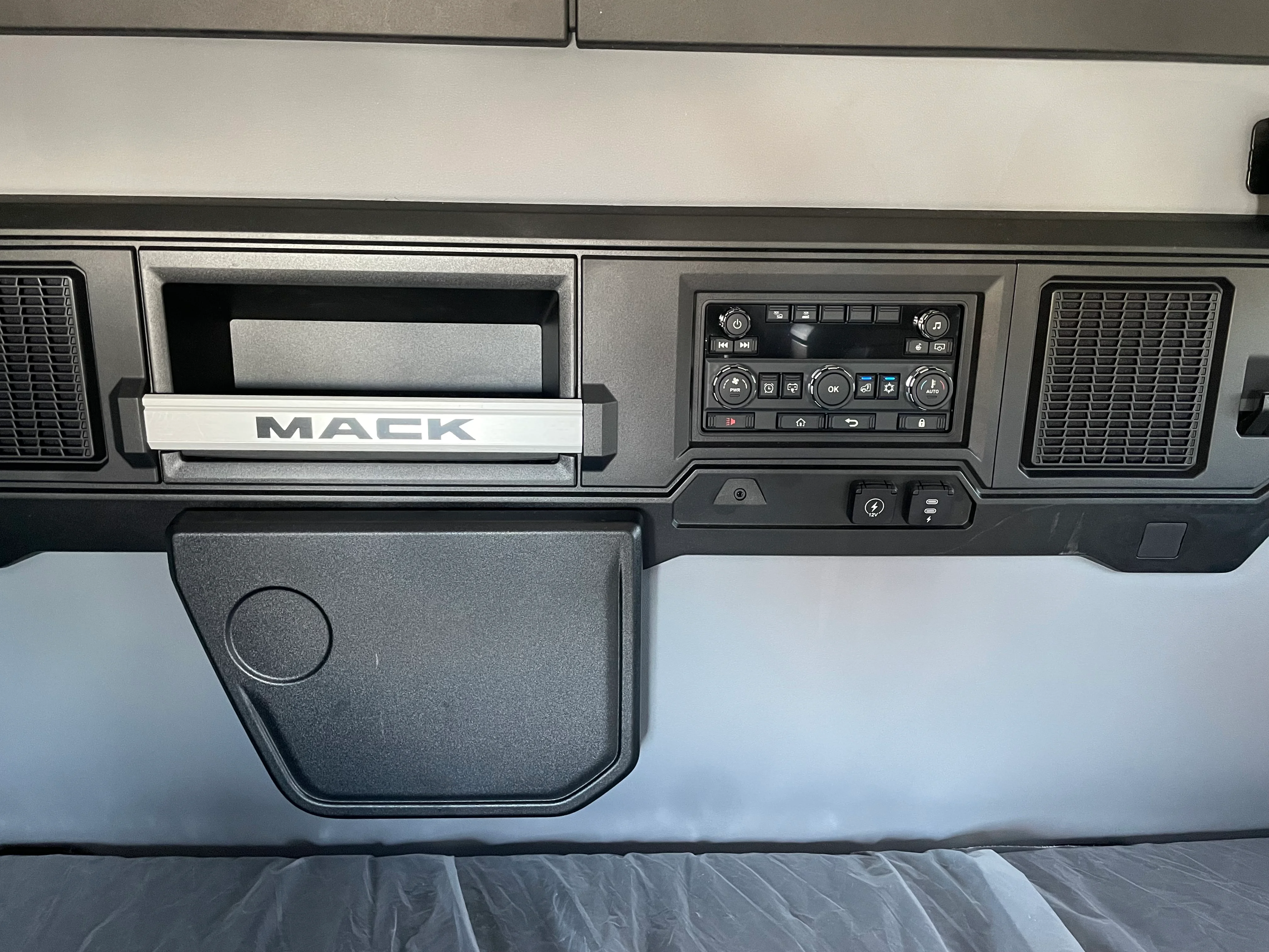 2026 Mack Pinnacle in Amarillo, TX — photo 20