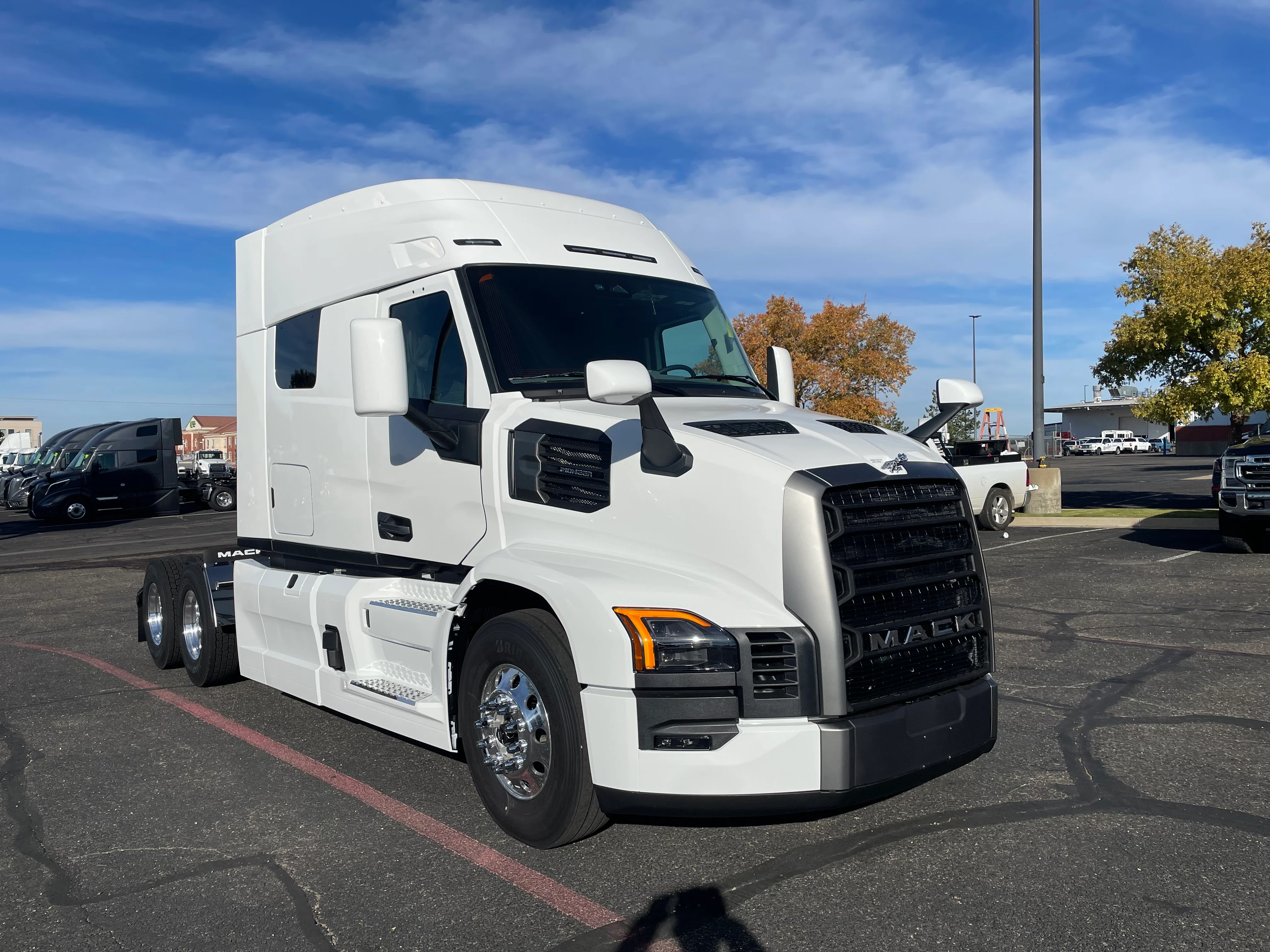 2026 Mack Pinnacle in Amarillo, TX — photo 3