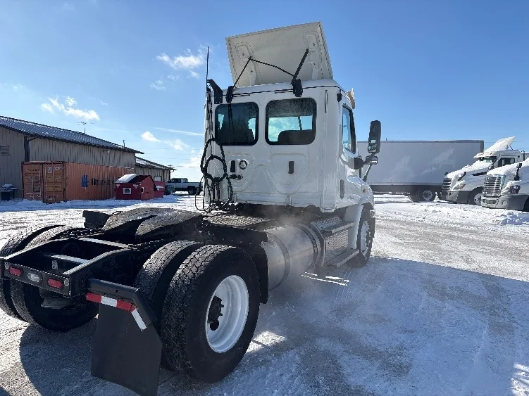 2020 Freightliner Cascadia in Wabash, IN — photo 7