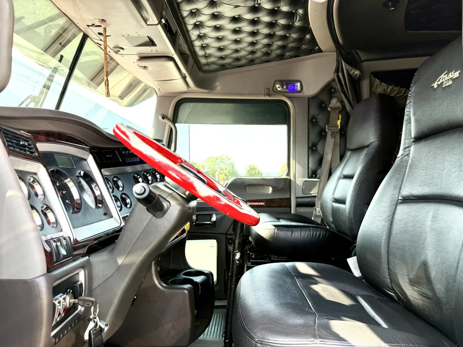 2016 Kenworth W900 in New Lenox, IL — photo 14