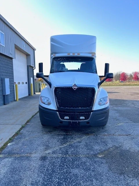 2025 International LT — photo 2