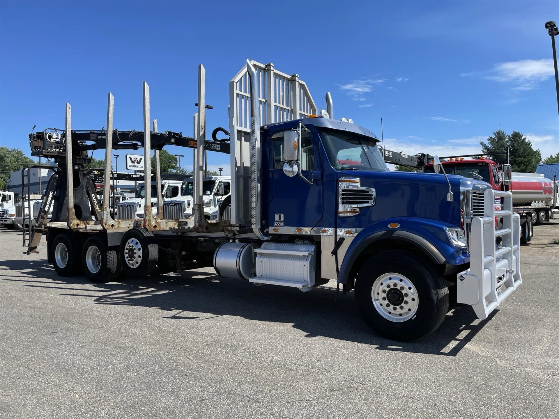 2019 Freightliner 122SD - image 2