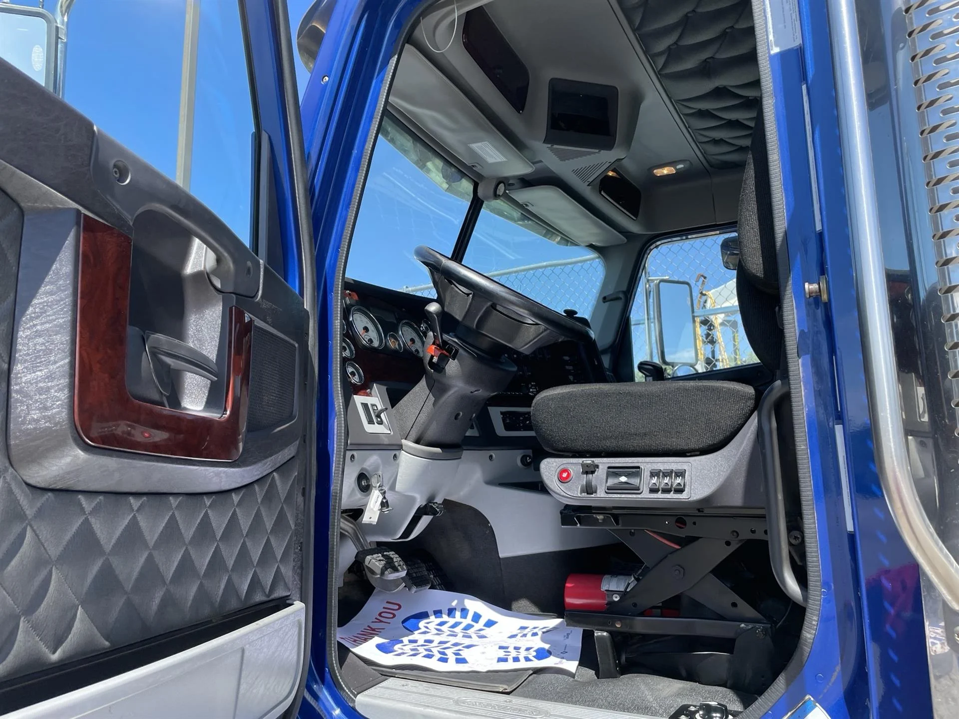 2019 Freightliner 122SD - image 8