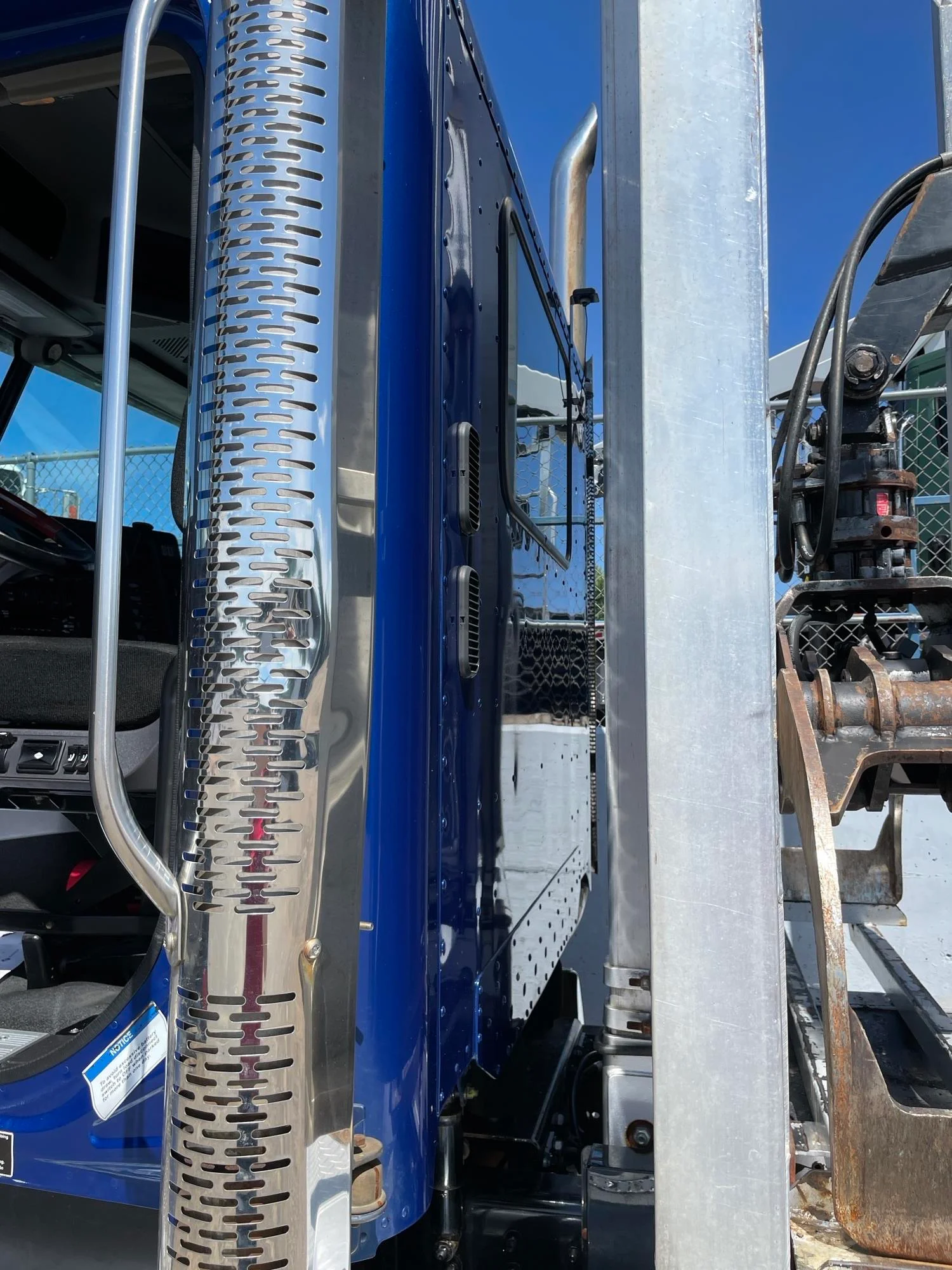2019 Freightliner 122SD in Marshfield, WI — photo 9